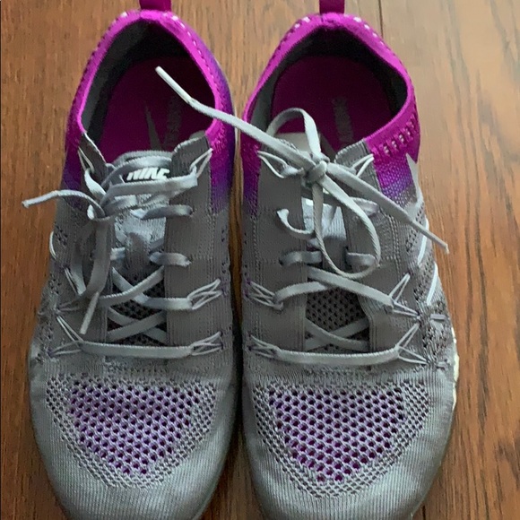 Nike Sneakers... Size 8 1/2 - Picture 15 of 15